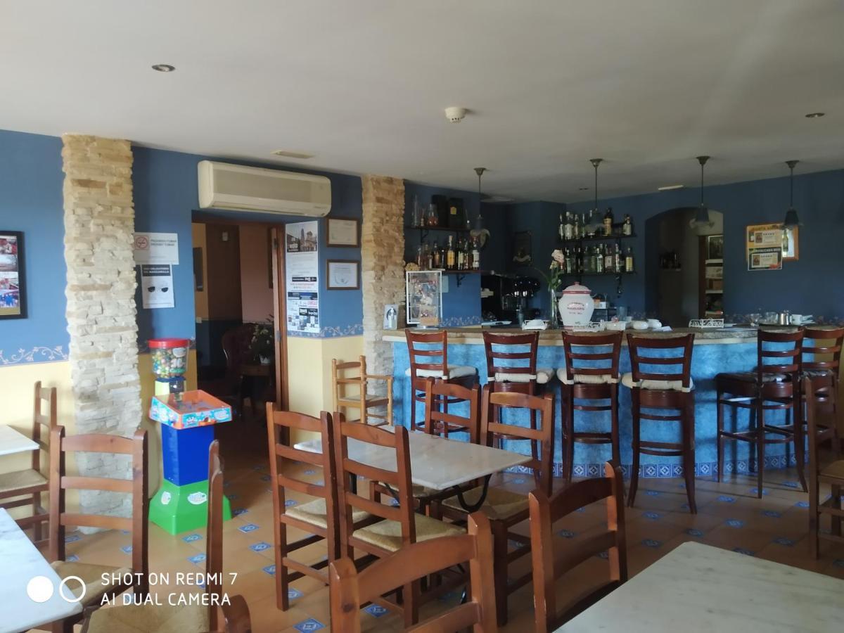 El Sester Bed & Breakfast Torremanzanas Exterior photo